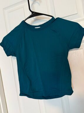 EUC Athleta Girl Power Up Sport length tee in Coastal Teal size xs/6